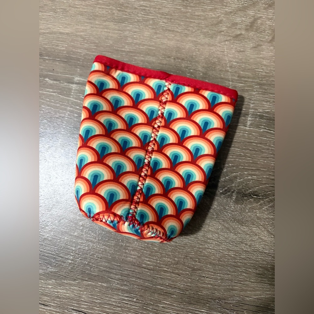 JavaSok Medium Red Rainbow Pattern Sleeve - Picture 2 of 2
